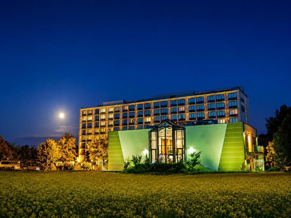 Dorint am Main Taunus Zentrum Frankfurt/Sulzbach by Sunday Hotel.