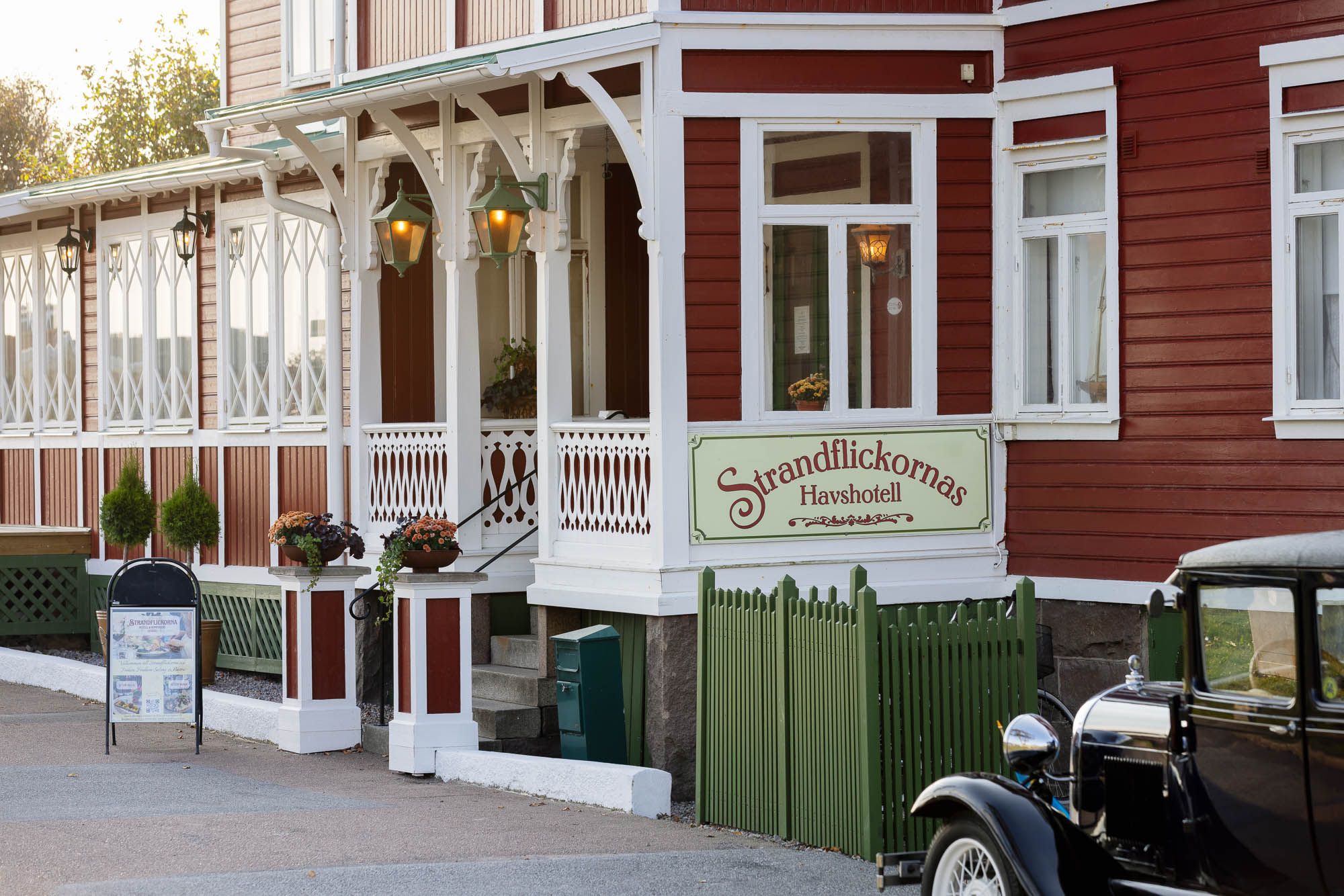 Strandflickorna Husen vid Havet.