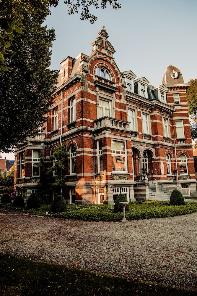 't Kasteel en 't Koetshuys.