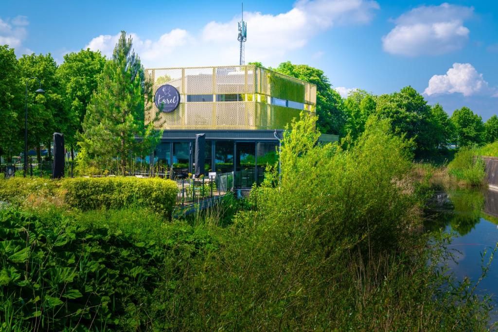 Hotel Karel.