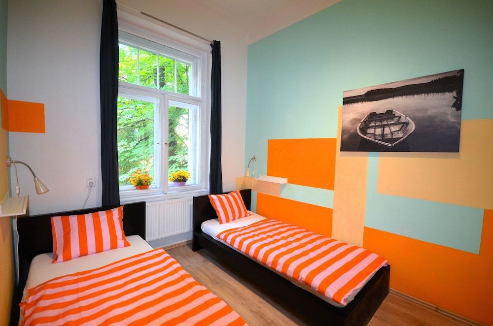 Travel & Joy backpackers.