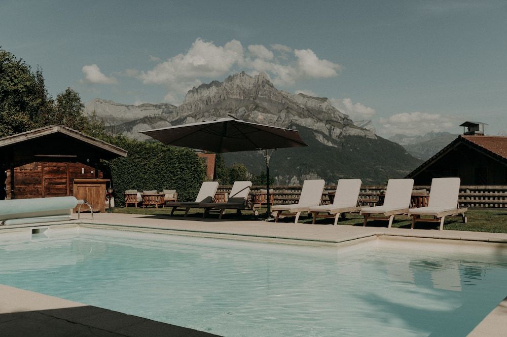 Hôtel Les Roches Fleuries.