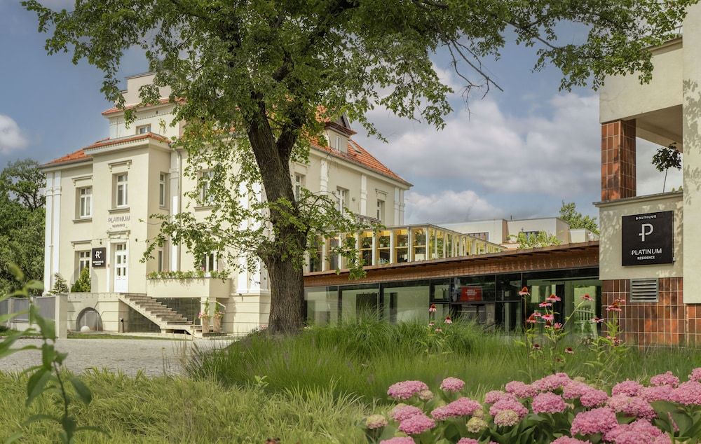 Platinum Residence Boutique Hotel.