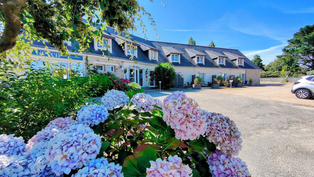 Hotel Restaurant La Voile Bleue.