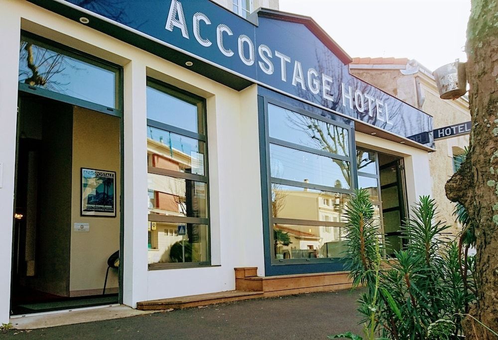 Accostage Hotel.