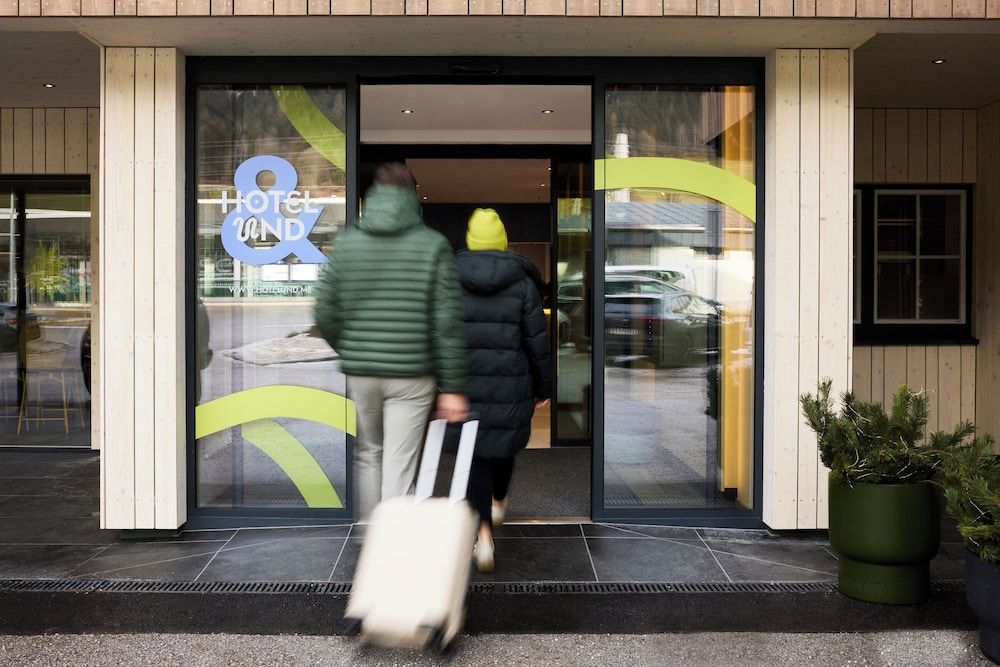 Hotel UND smart alpine stay.