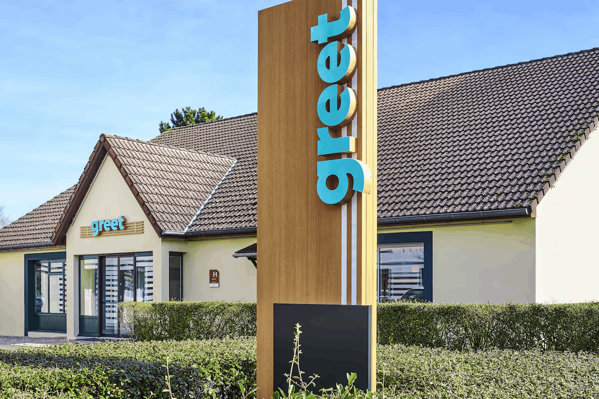 Greet Versailles H HOTEL DE VOISINS.