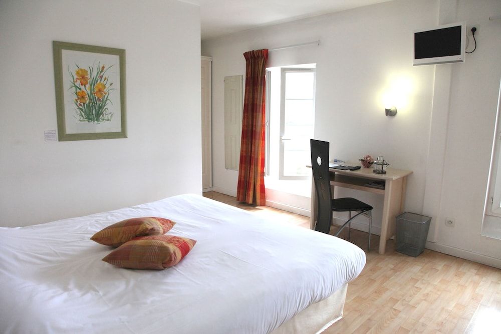 Le Continental Hotel.