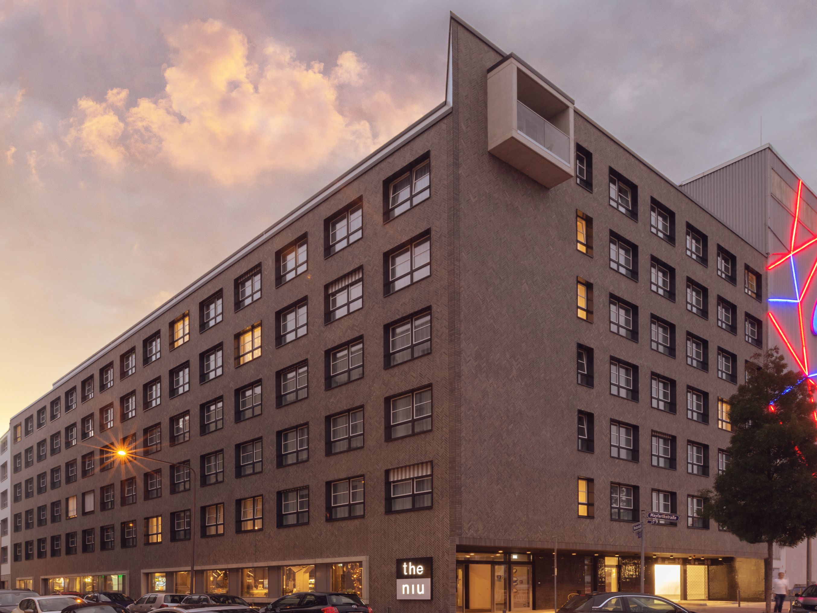 Holiday Inn - the niu Coin.