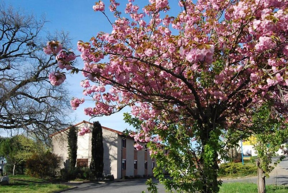HOTEL RESTAURANT DU LAC.