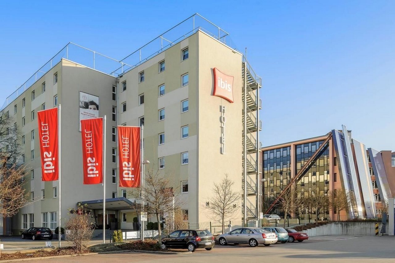 ibis Stuttgart Airport Messe <br/>61.11 ew <br/> <a href='http://vakantieoplossing.nl/outpage/?id=19e135ec033f3abff604c1a30cc135ae' target='_blank'>View Details</a>