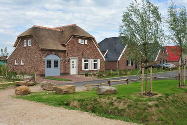 11-person group accommodation Luxe