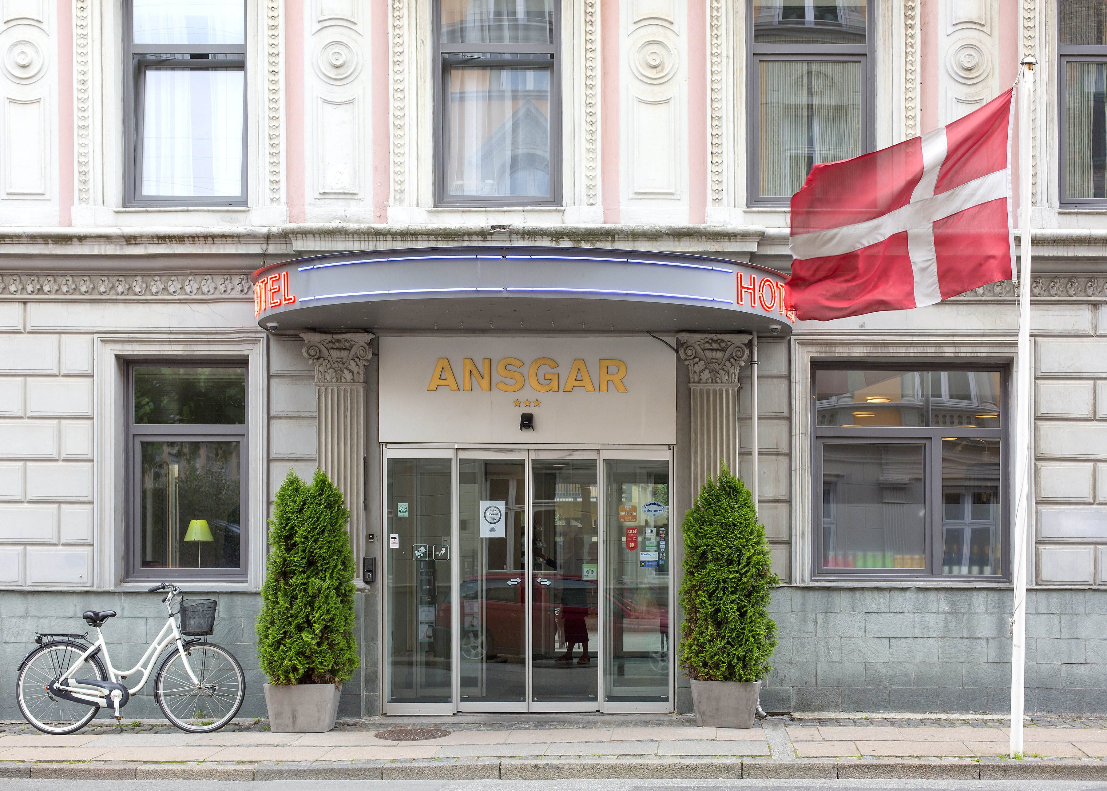 Hotel Ansgar <br/>90.77 ew <br/> <a href='http://vakantieoplossing.nl/outpage/?id=42d7705aa54f3704639a5ceada579acc' target='_blank'>View Details</a>