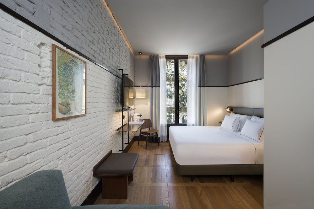 Hotel Praktik Èssens