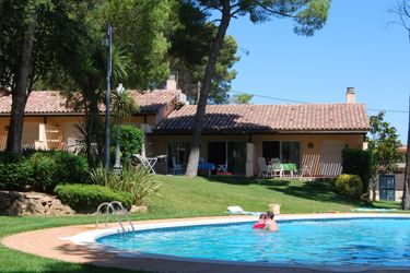 7-la personne bungalow Beautiful holiday home with dishwasher at 900m. from the sea