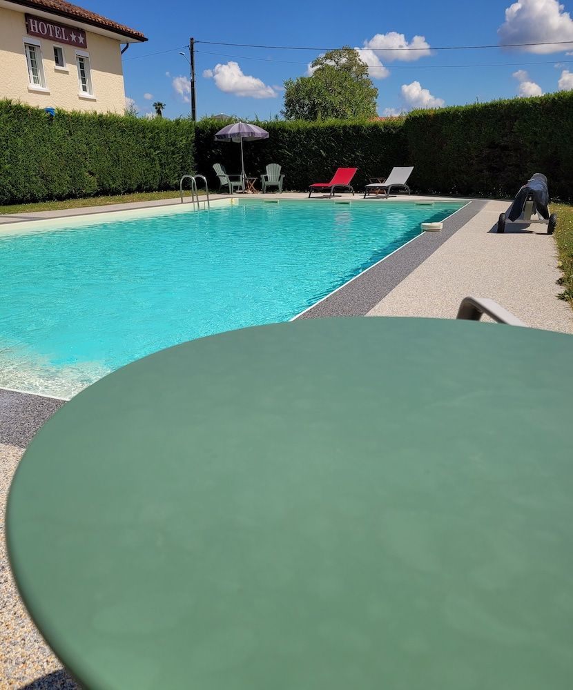 Logis Hôtel La Crémaillère.