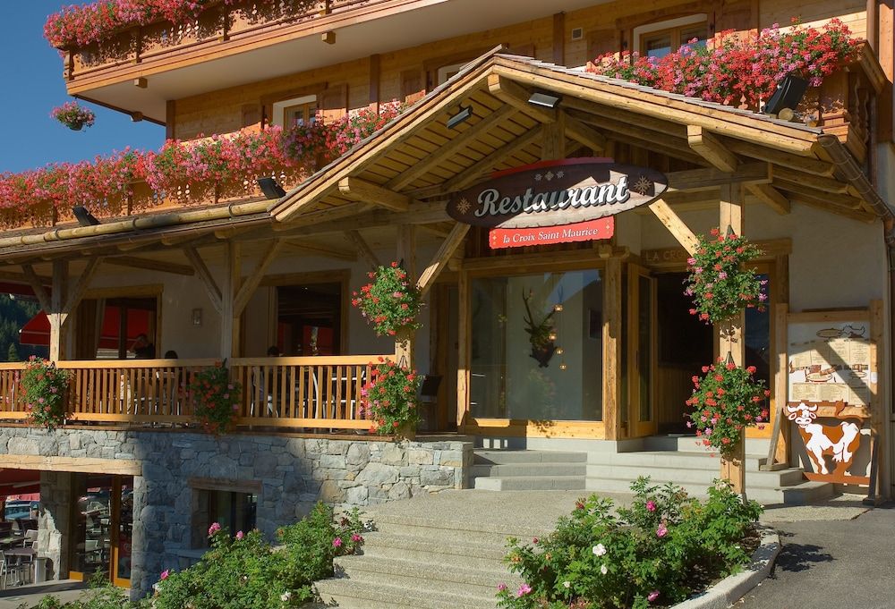 Hôtel La Croix Saint Maurice.