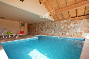 8-la personne bungalow Cozy apartment with a fireplace in a child-friendly village