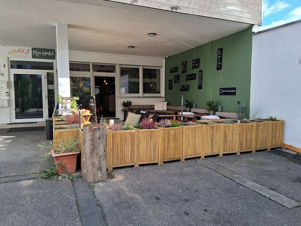 Max Hostel.
