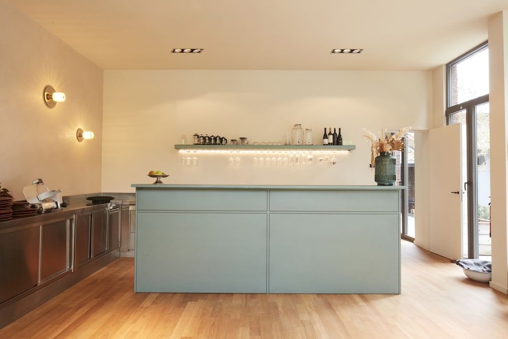 Chambre d'Amis by Alix.