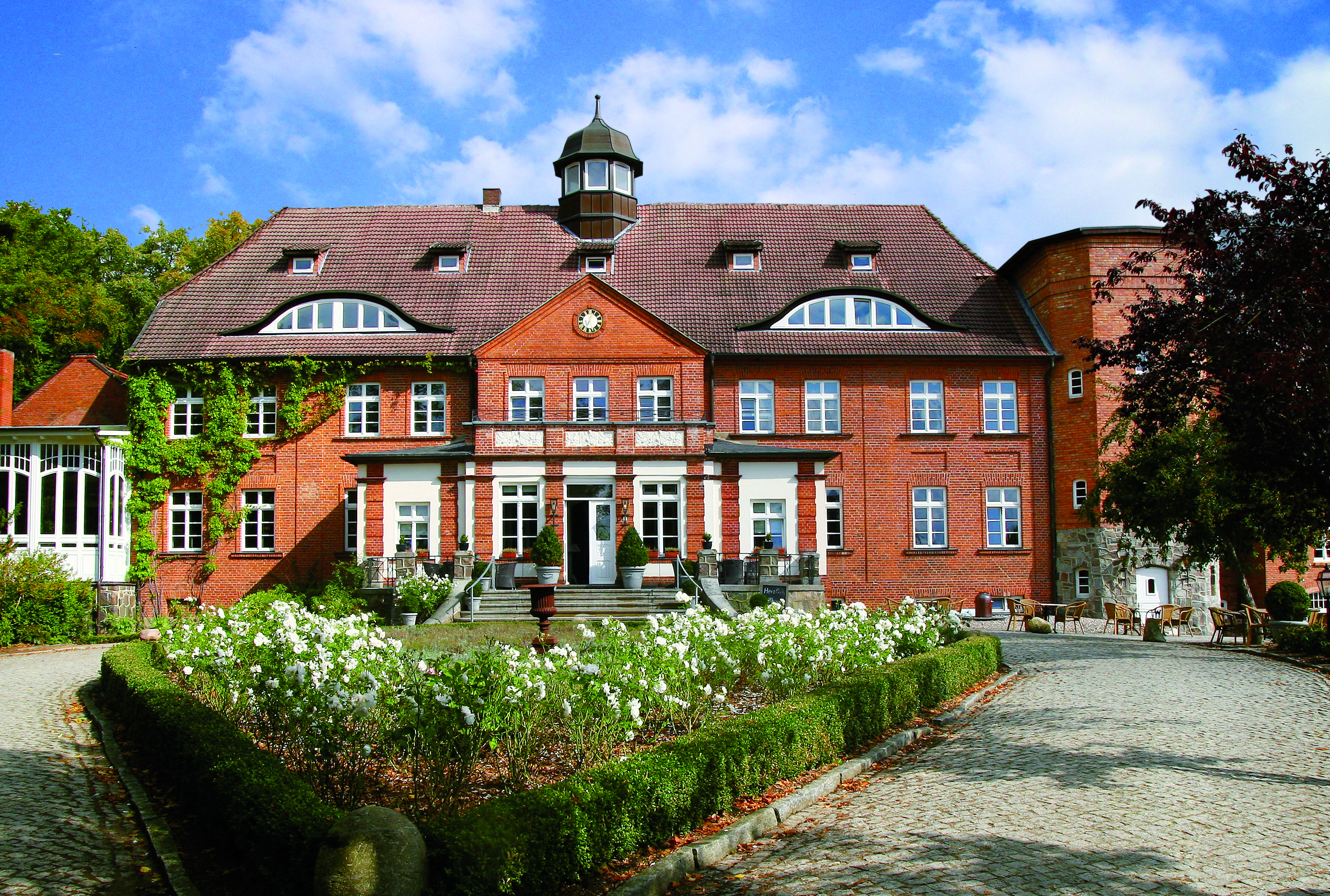 Schloss Basthorst <br/>112.80 ew <br/> <a href='http://vakantieoplossing.nl/outpage/?id=be25472a599eef795173f3c26d18366d' target='_blank'>View Details</a>