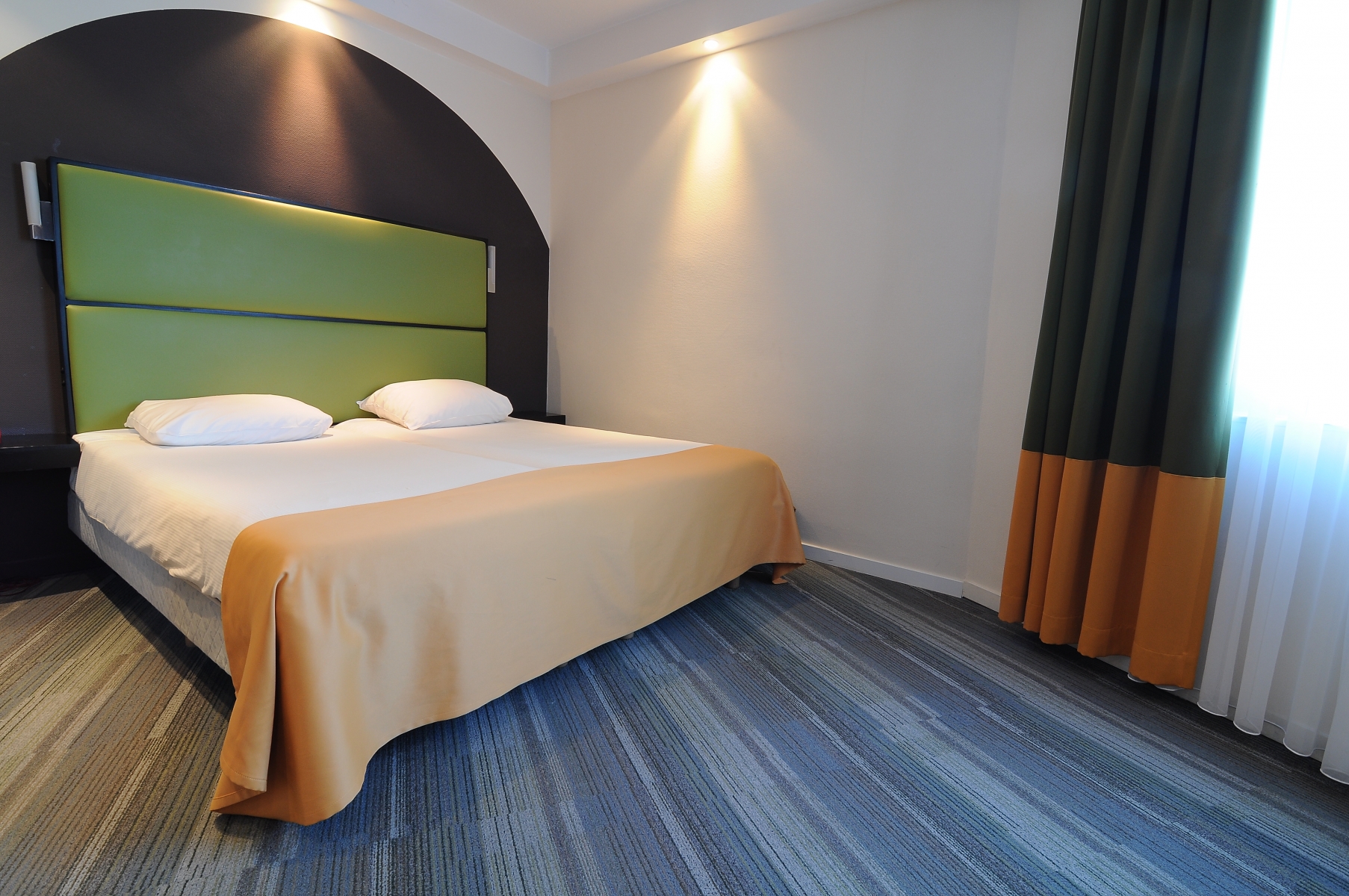 Hotel Arlon <br/>56.00 ew <br/> <a href='http://vakantieoplossing.nl/outpage/?id=6ca8dcb6529391bf15d1fd44f3de1693' target='_blank'>View Details</a>