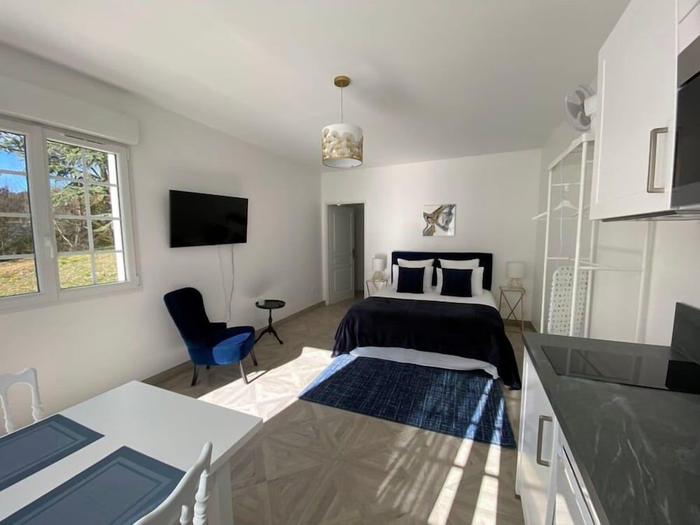 Domaine de Bize Manoir & Appartements.