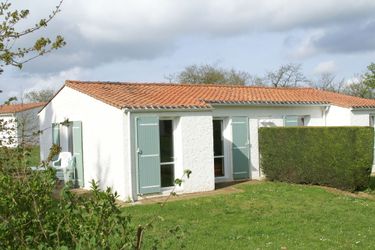 6-persoons bungalow Semi-detached bungalow with microwave, in the great Vendée
