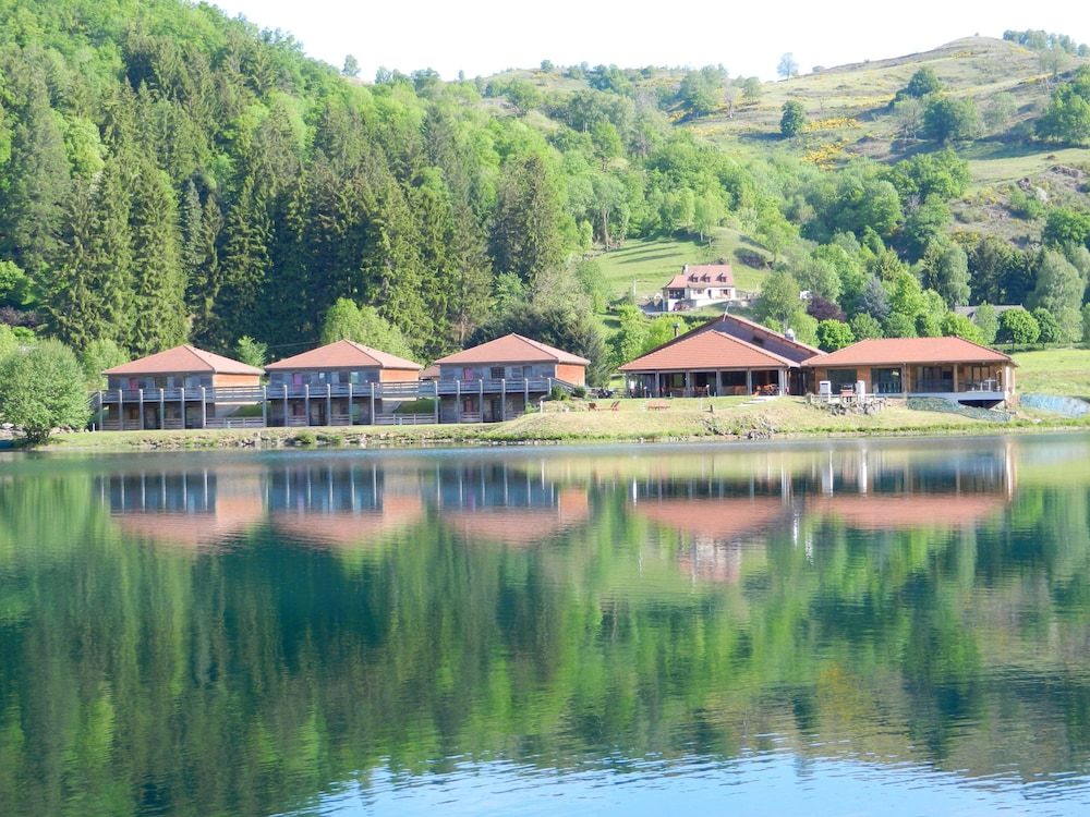 L'Hôtel Lac des Graves.