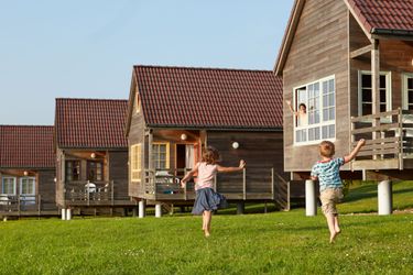 4-persoons bungalow Authentic wooden holiday home in peaceful green surroundings