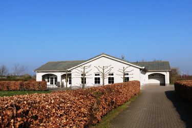 40-Personen Ferienhaus Spacious home, just 1 km from the North Sea beach