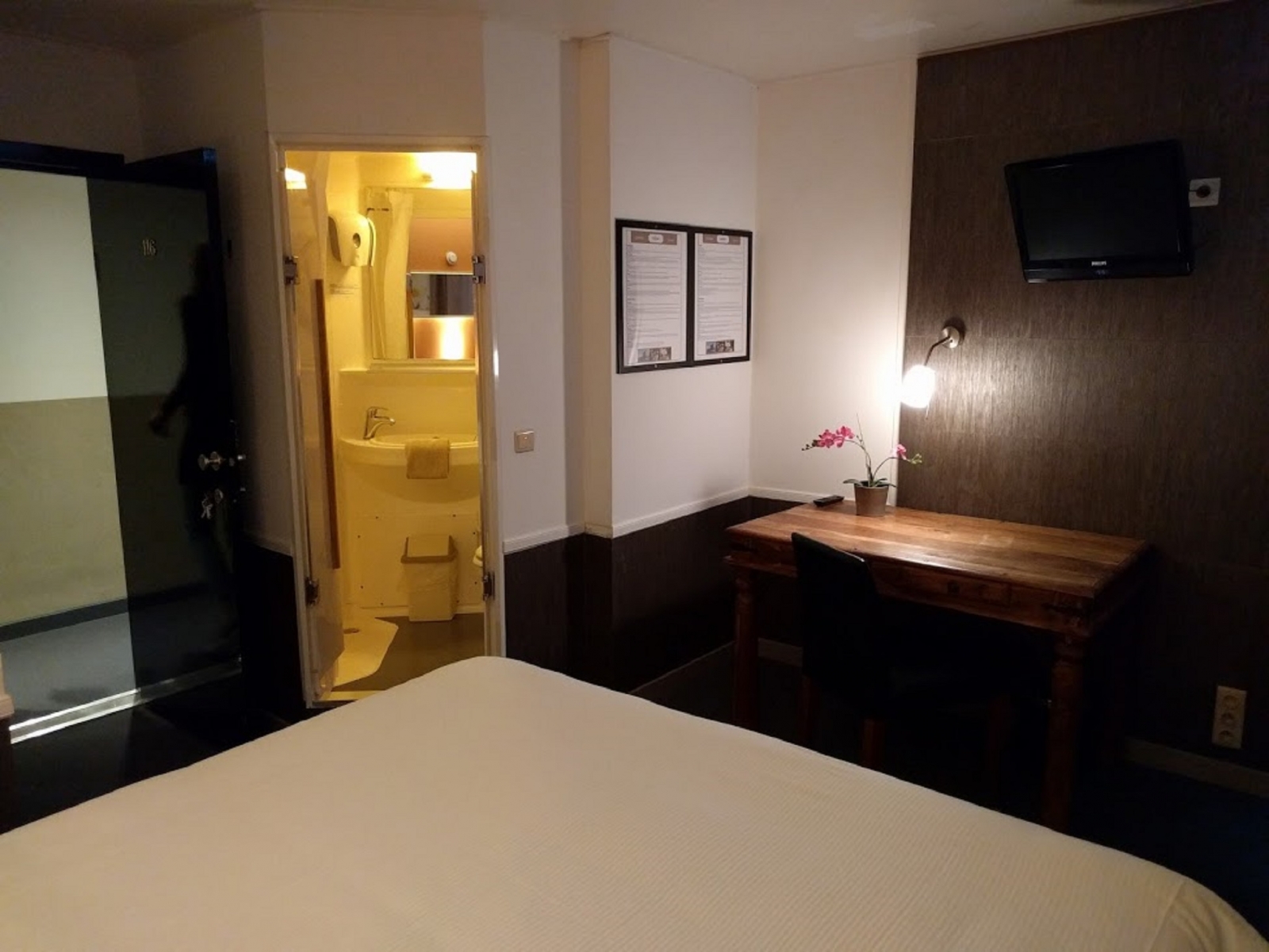 Canalview Hotel ter Reien <br/>112.57 ew <br/> <a href='http://vakantieoplossing.nl/outpage/?id=7d6cc15e38cf7e3ee1a7ac0d515b5110' target='_blank'>View Details</a>
