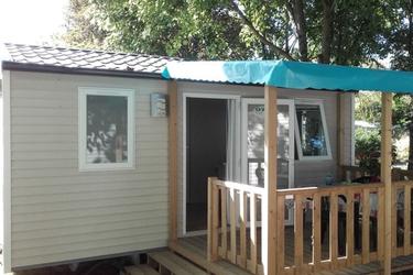 4-Personen Mobilheim Mobile-home 20m² + semi-covered wooden terrace 8m². 2/4 persons (max 2 adults)