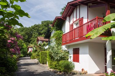 4-la personne bungalow Colorful apartment in Basque style in a green environment