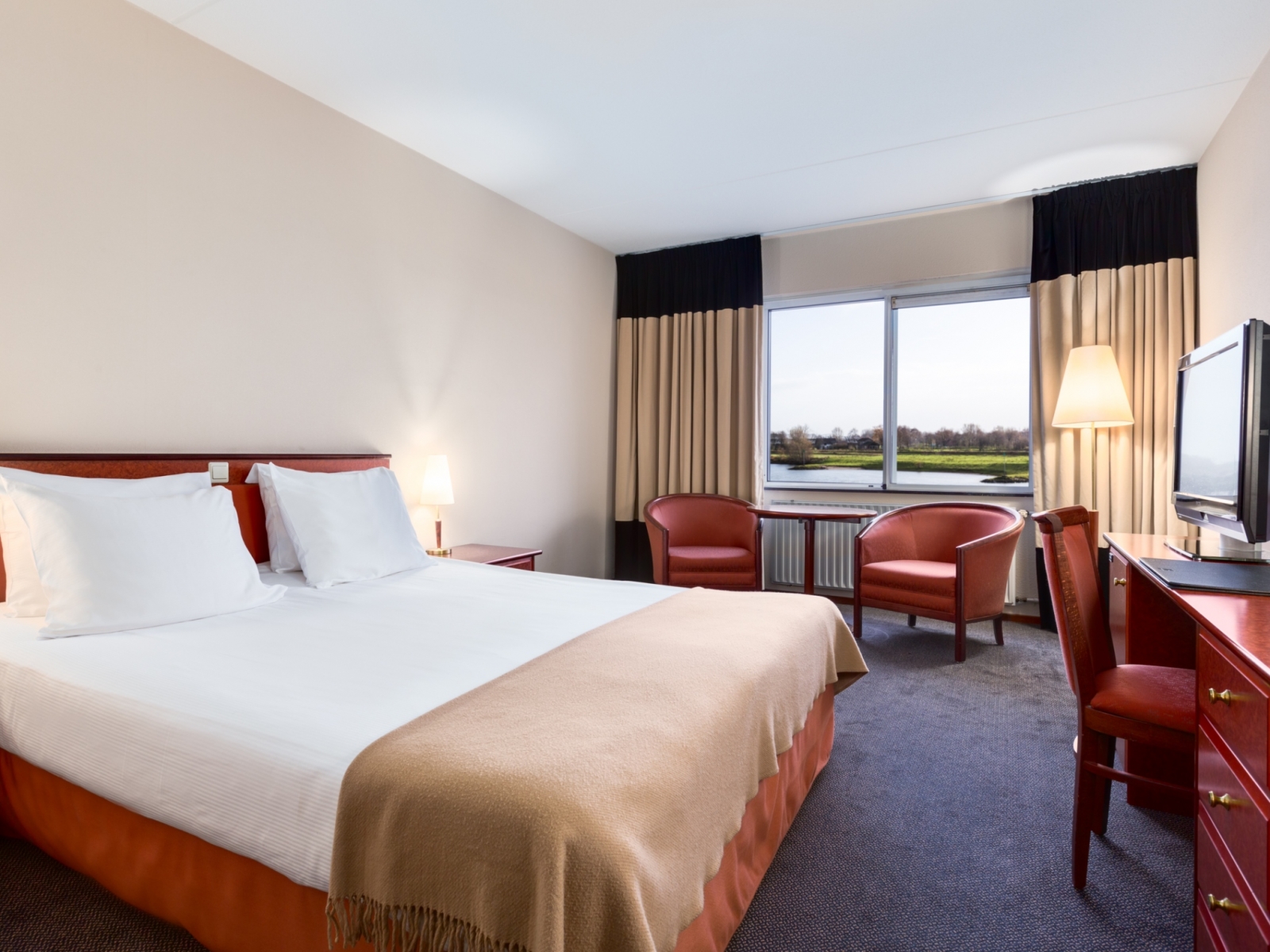 NH Arnhem Rijnhotel <br/>73.00 ew <br/> <a href='http://vakantieoplossing.nl/outpage/?id=6759fa53ee63f1505ad6d61dfb15684a' target='_blank'>View Details</a>