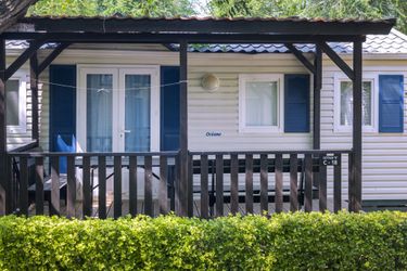 4-Personen Ferienhaus Cozy chalet with a terrace, just 200 m. from the beach