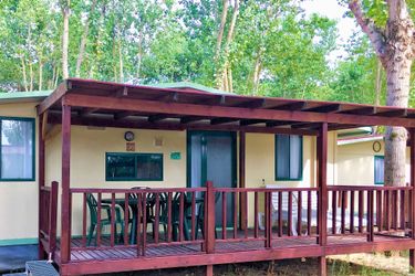 6-persoons bungalow Lovely chalet with a nice covered veranda on Lake Trasimeno