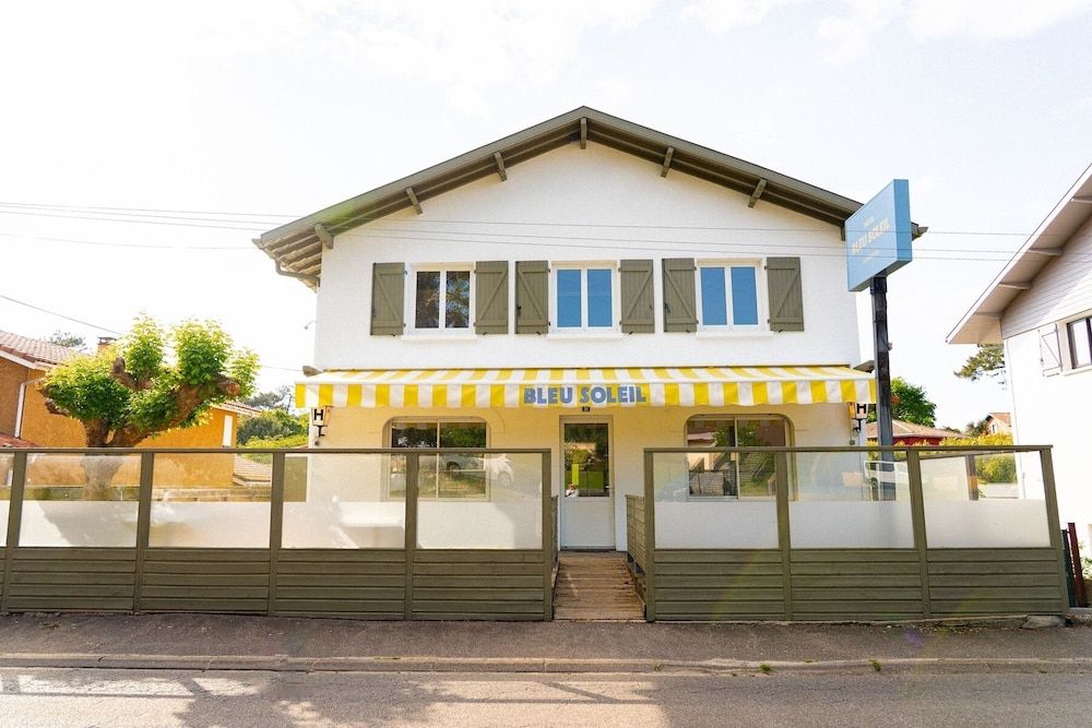 HOTEL BLEU SOLEIL.