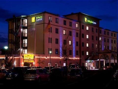 Holiday Inn Express Cologne Troisdorf <br/>55.56 ew <br/> <a href='http://vakantieoplossing.nl/outpage/?id=7c32ec8c24945c26fe1a5d7dfe7f6861' target='_blank'>View Details</a>