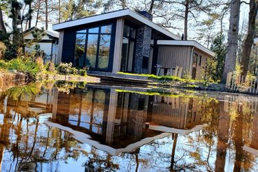 6-persoons vakantiehuis Heidehoeve XL aan een vijverpartij