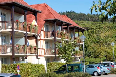 4-persoons bungalow Picturesque apartment with a dishwasher on a quiet place.