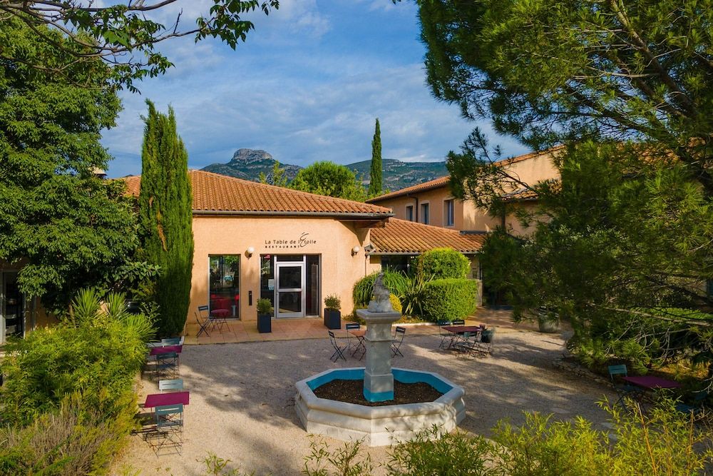 Logis Hôtel Noemys Pont de l'Etoile