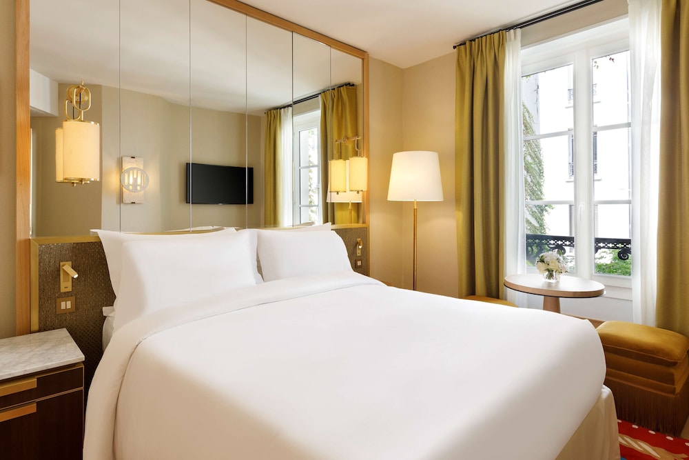 Le Belgrand Hotel Paris Champs Elysees, Tapestry by Hilton