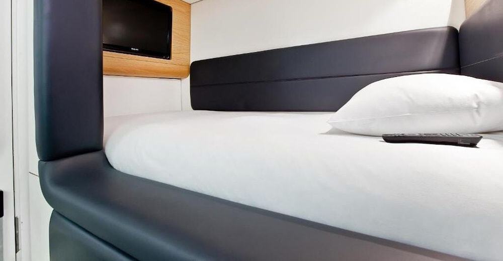 YOTELAIR Amsterdam Schiphol - Transit Hotel