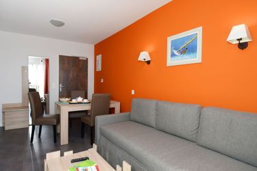 4-la personne bungalow Modern apartment with a balcony located 600m. from the beach