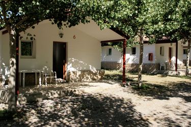 3-la personne bungalow Tidy bungalow with a covered terrace, in the Aragon region