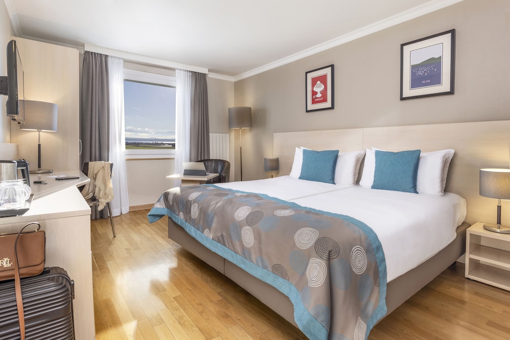 Everness Hotel & Resort