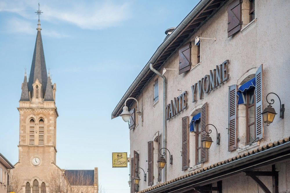 Logis Hôtel Tante Yvonne & son Restaurant semi-gastronomique Lyo.