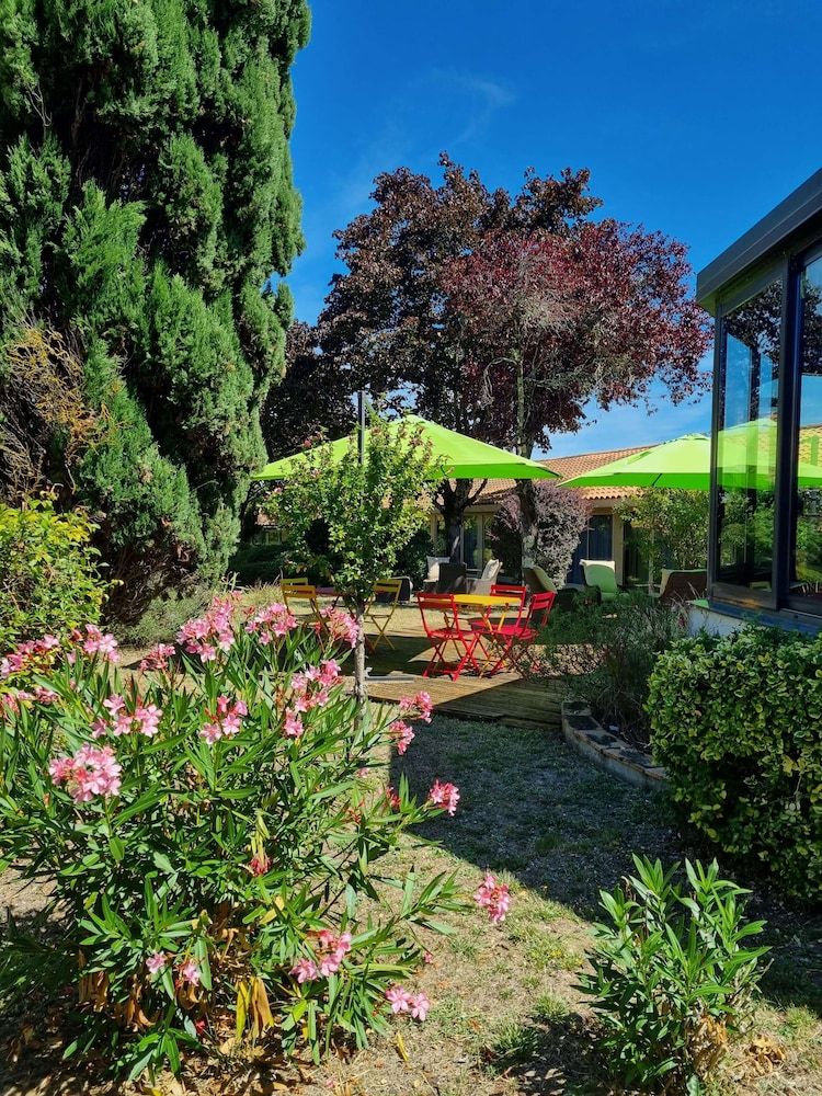 Kyriad Angoulême Nord Champniers - Hôtel & Résidence