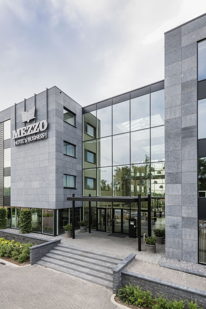 Mezzo Hotel & Business